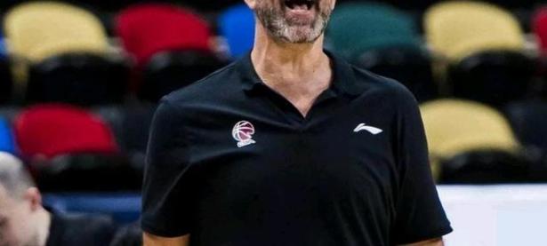 兰博电竞-包含今夜西班牙国家队调整名单以备CBA季后赛，篮板制胜环节打磨，震撼外界，赛季目标并未改变的词条