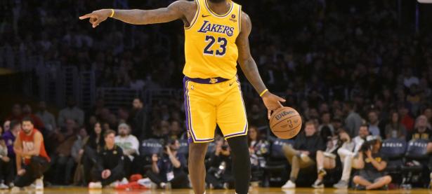 兰博竞技-关于詹姆斯迎来二十赛季高光表现，公牛球迷沸腾！的信息