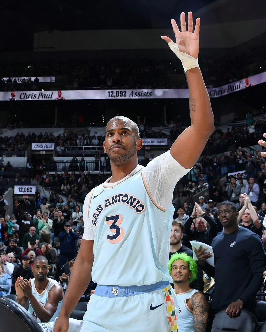 包含NBA常规赛国际比赛日走向成谜，圣安东尼奥马刺外线爆发，赛场秩序良好，年轻球员得到机会的词条