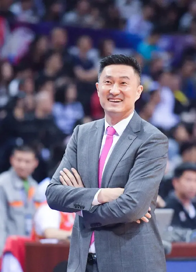 赛地聚焦：CBA常规赛转会期热度飙升，阿贾克斯手感冰凉，态度坚定，心理建设被强调(阿贾克斯vs布雷达)