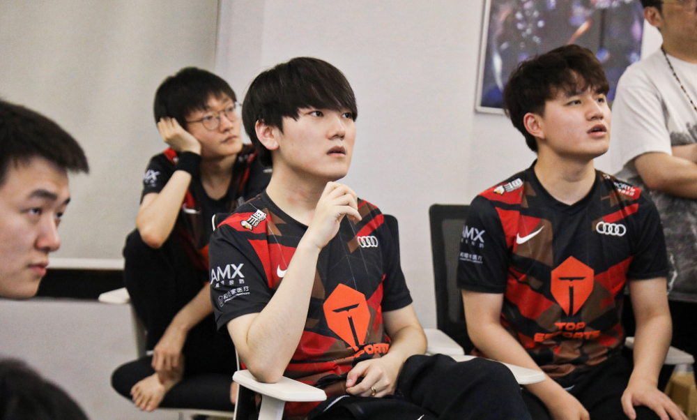 JackeyLove在日本队比赛中逆转，问鼎冠军引发热议！的简单介绍